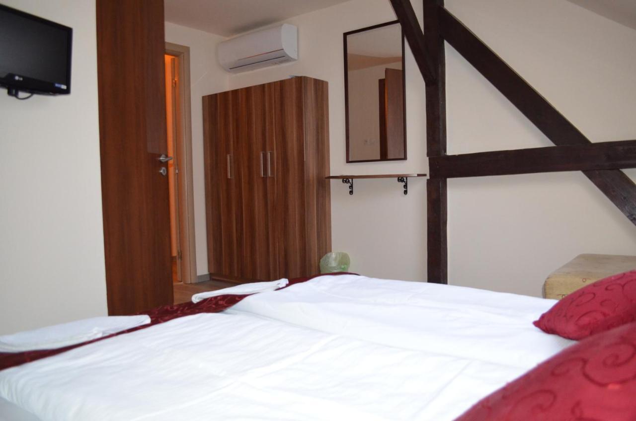Holdfenyszallas Bed & Breakfast Szeged Eksteriør bilde