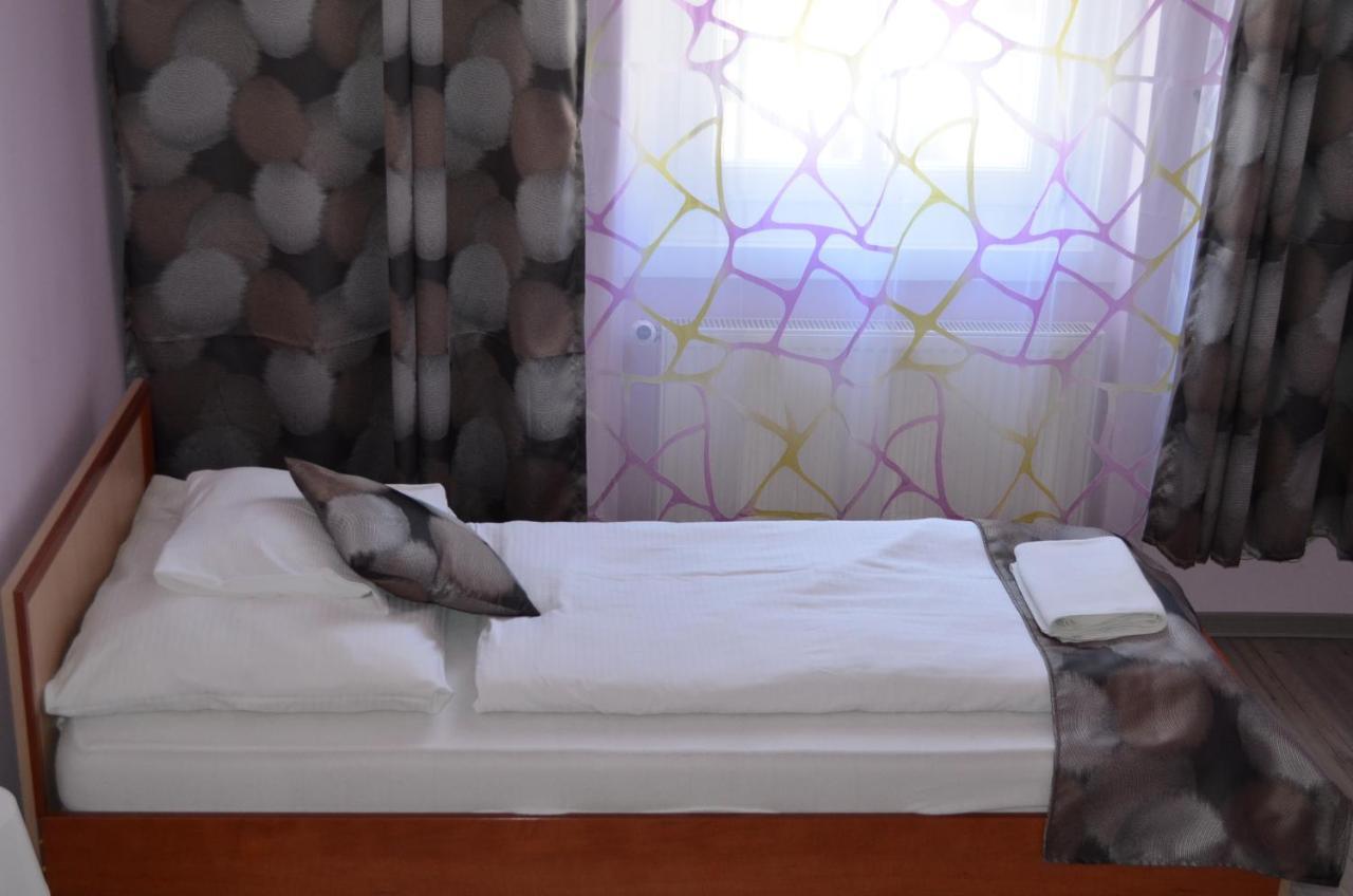 Holdfenyszallas Bed & Breakfast Szeged Eksteriør bilde