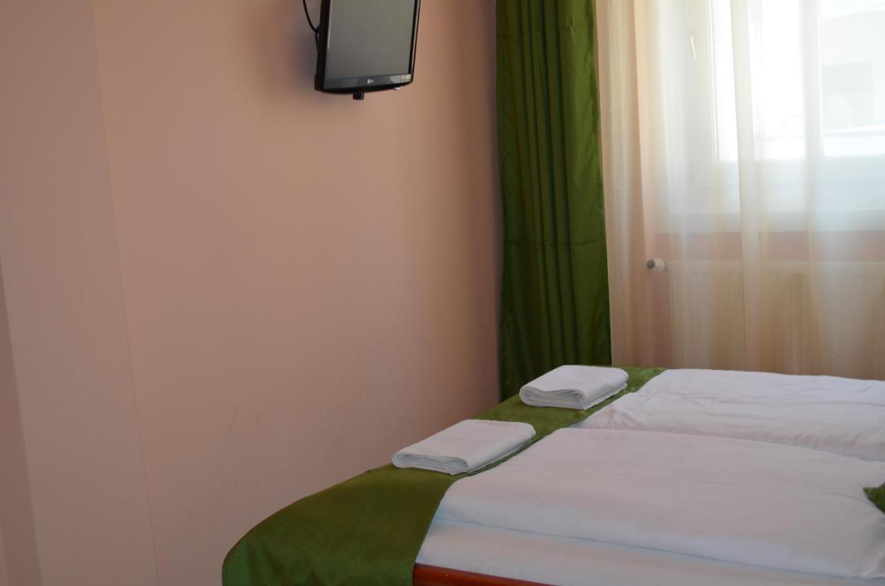 Holdfenyszallas Bed & Breakfast Szeged Eksteriør bilde