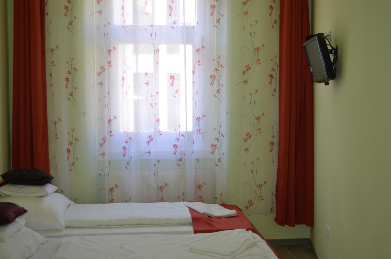 Holdfenyszallas Bed & Breakfast Szeged Eksteriør bilde