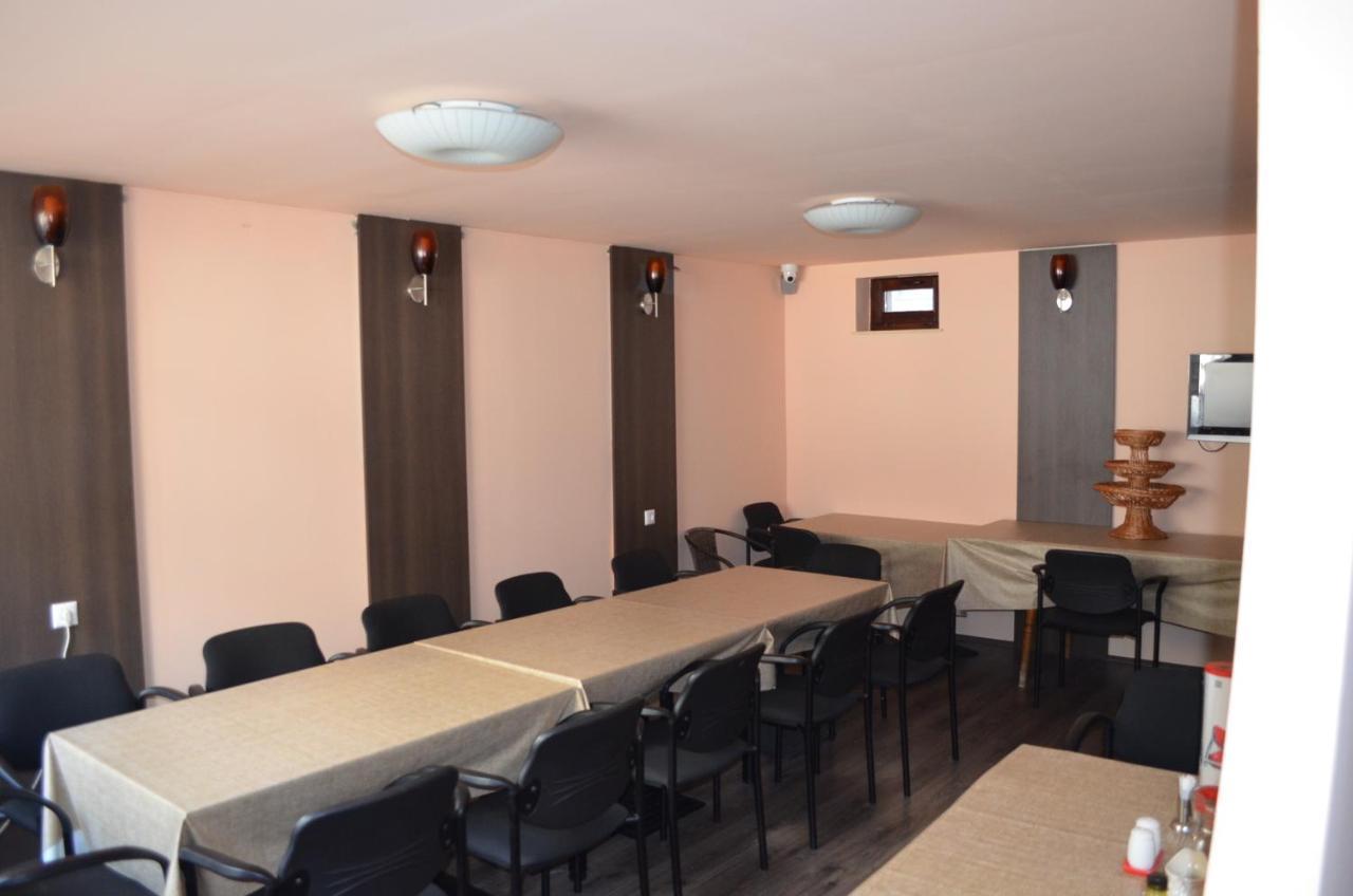 Holdfenyszallas Bed & Breakfast Szeged Eksteriør bilde