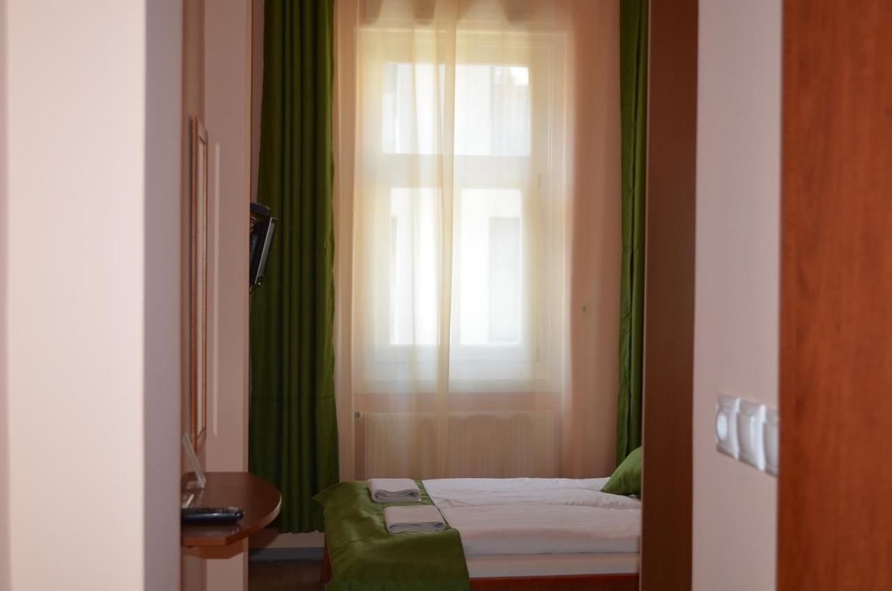 Holdfenyszallas Bed & Breakfast Szeged Eksteriør bilde