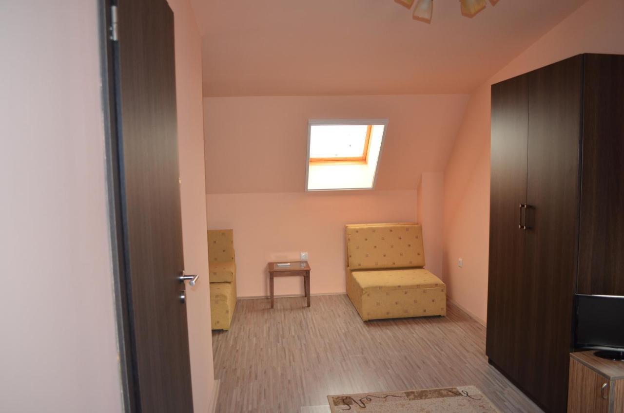 Holdfenyszallas Bed & Breakfast Szeged Eksteriør bilde