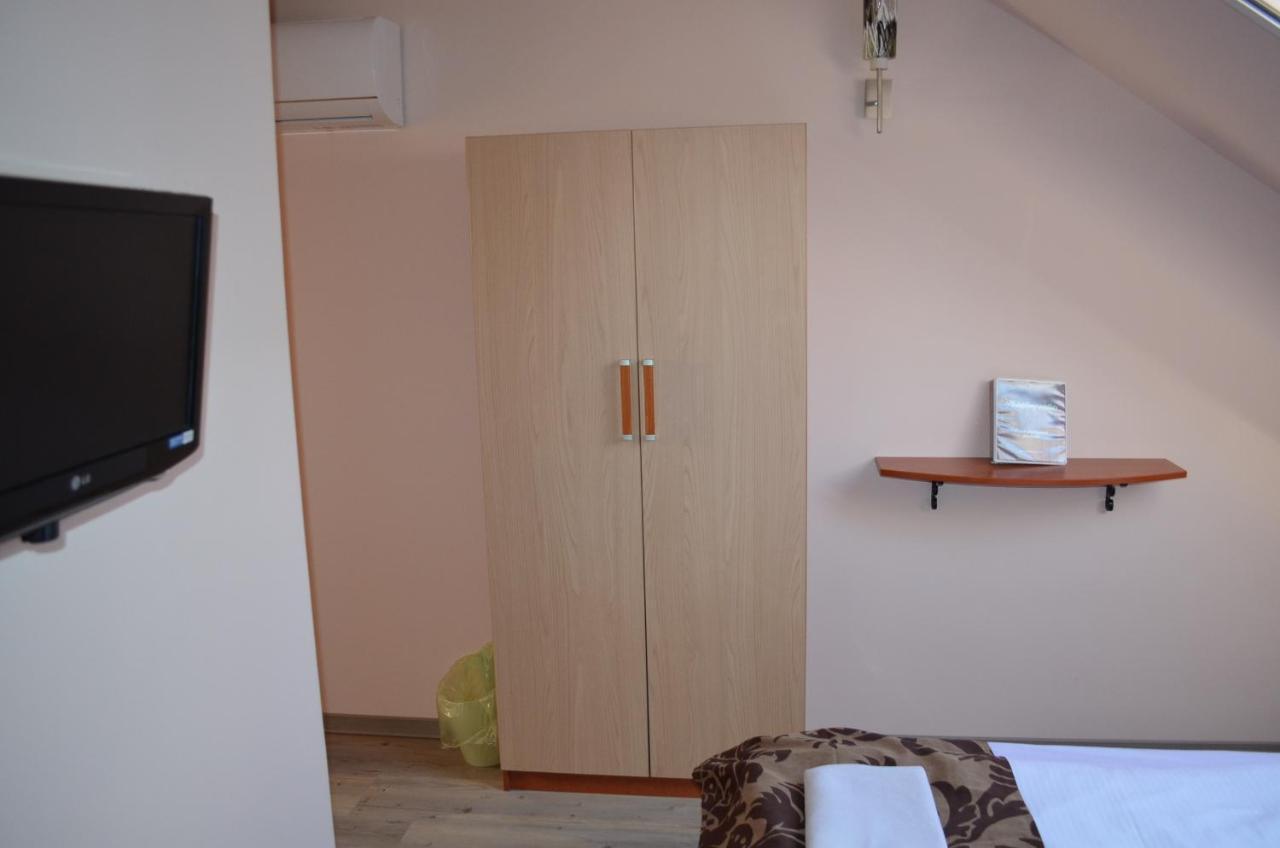 Holdfenyszallas Bed & Breakfast Szeged Eksteriør bilde