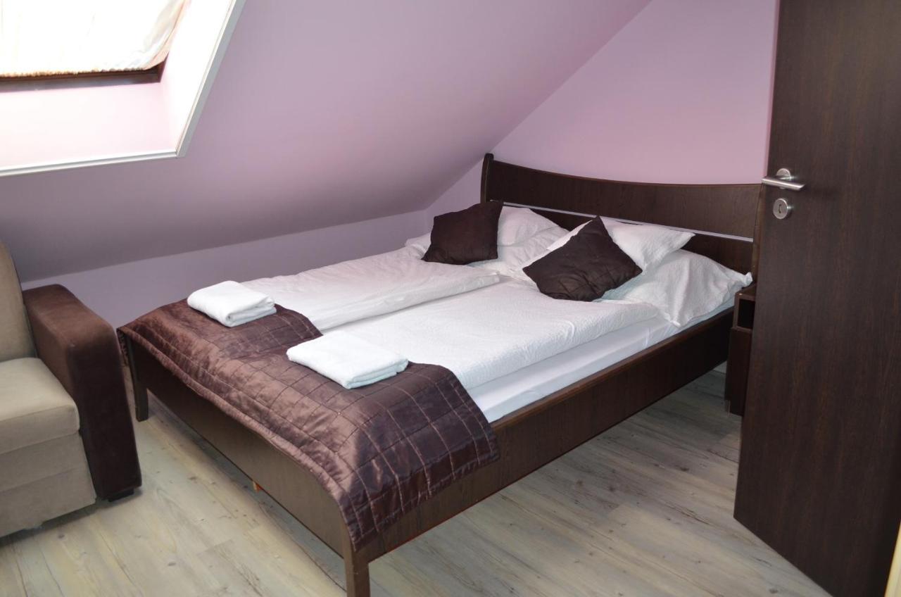 Holdfenyszallas Bed & Breakfast Szeged Eksteriør bilde