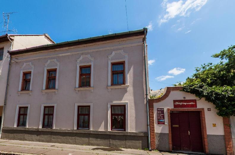 Holdfenyszallas Bed & Breakfast Szeged Eksteriør bilde