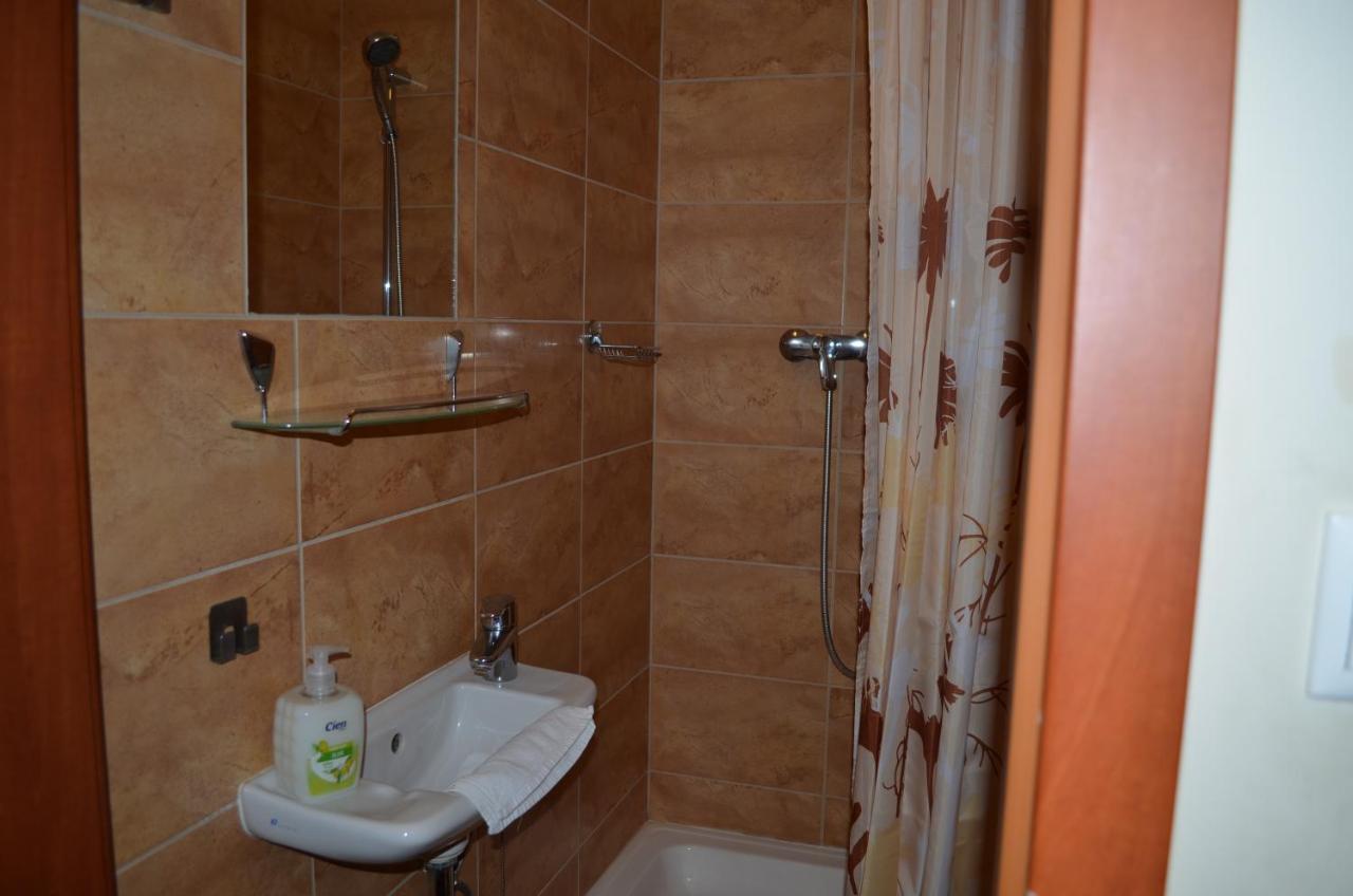 Holdfenyszallas Bed & Breakfast Szeged Eksteriør bilde